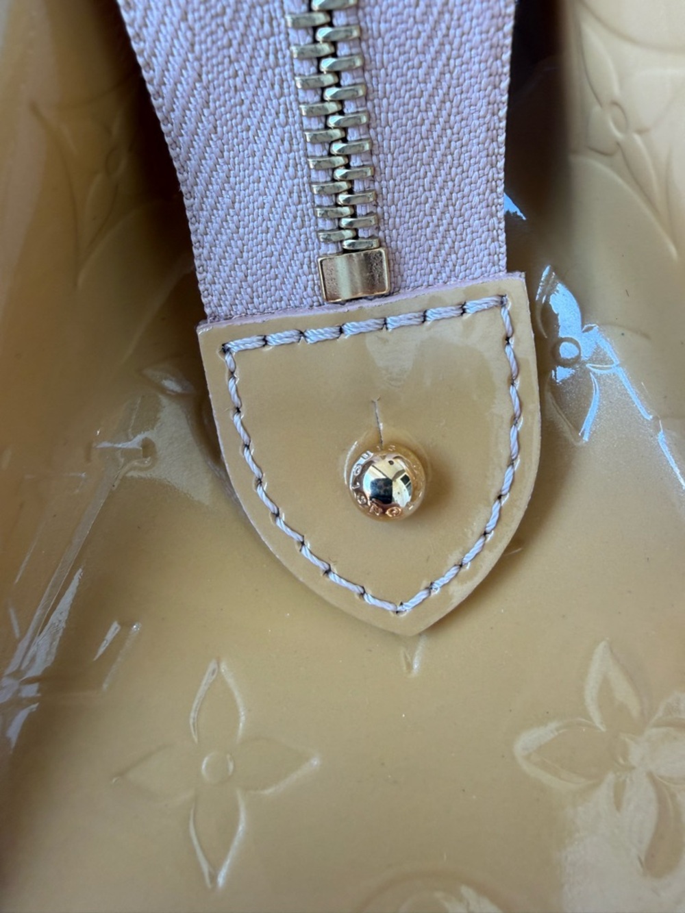 Pristine Louis Vuitton Vernis Brea MM w/ Monogram Embossing Includes Crossbody - Picture 9 of 16